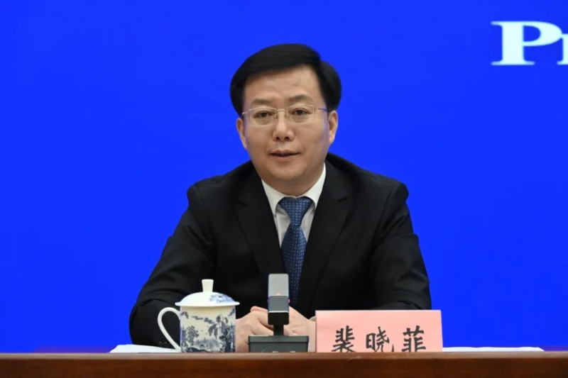 生态环境部宣教司司长、新闻发言人裴晓菲.jpg